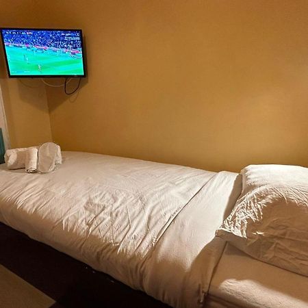 Central Accommodation Budget By Hr Bukarest Kültér fotó