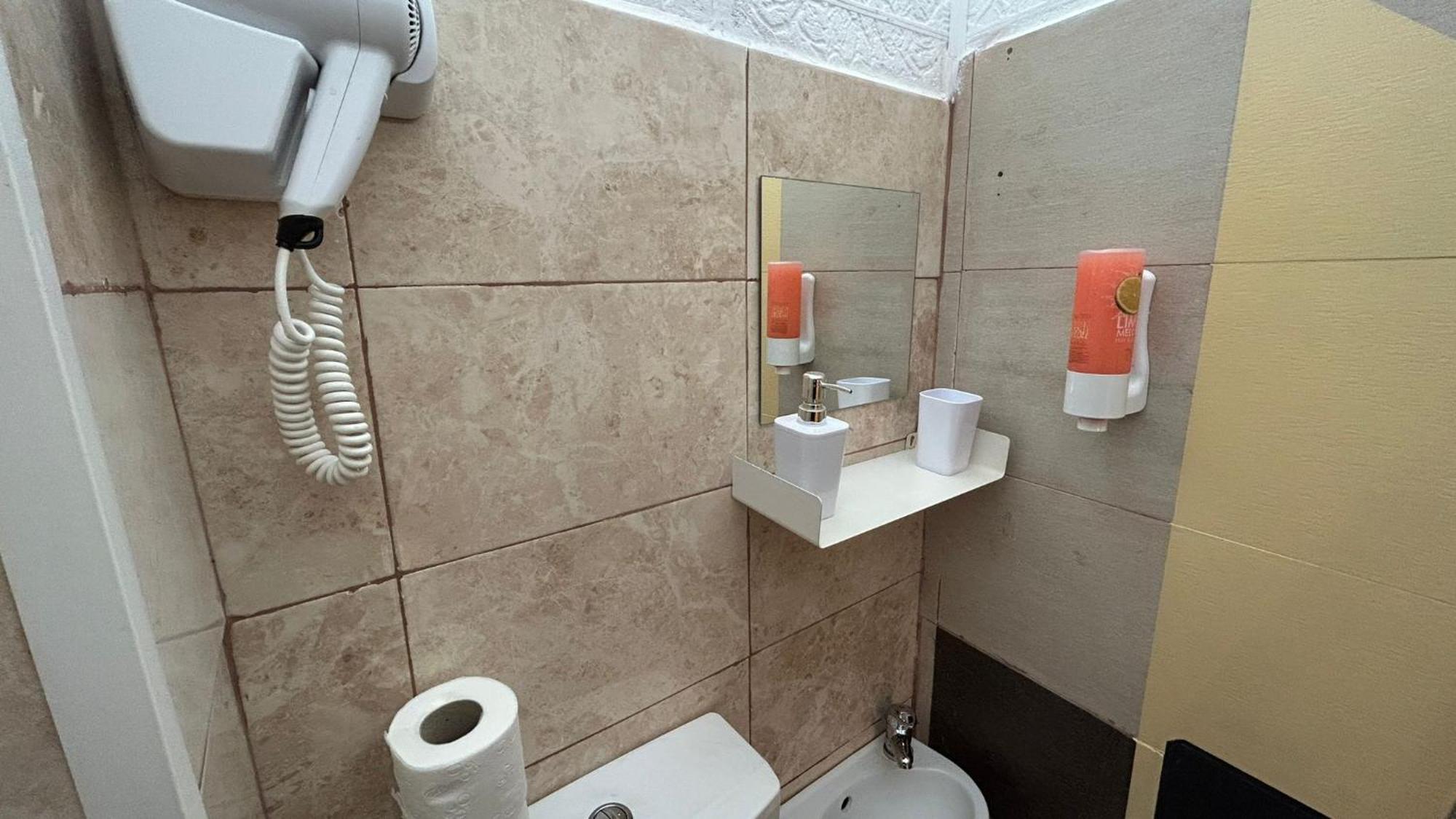 Central Accommodation Budget By Hr Bukarest Kültér fotó