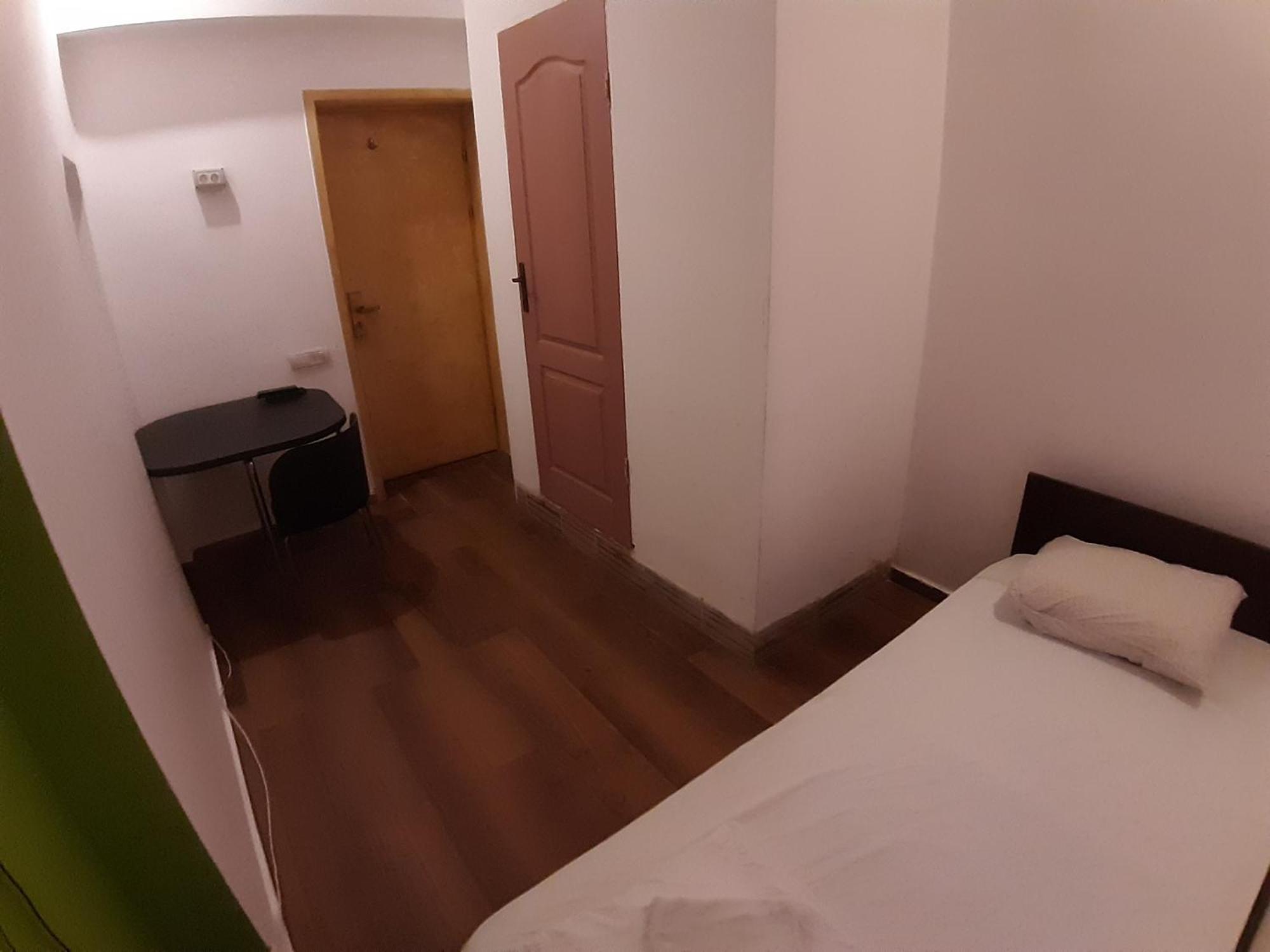 Central Accommodation Budget By Hr Bukarest Kültér fotó