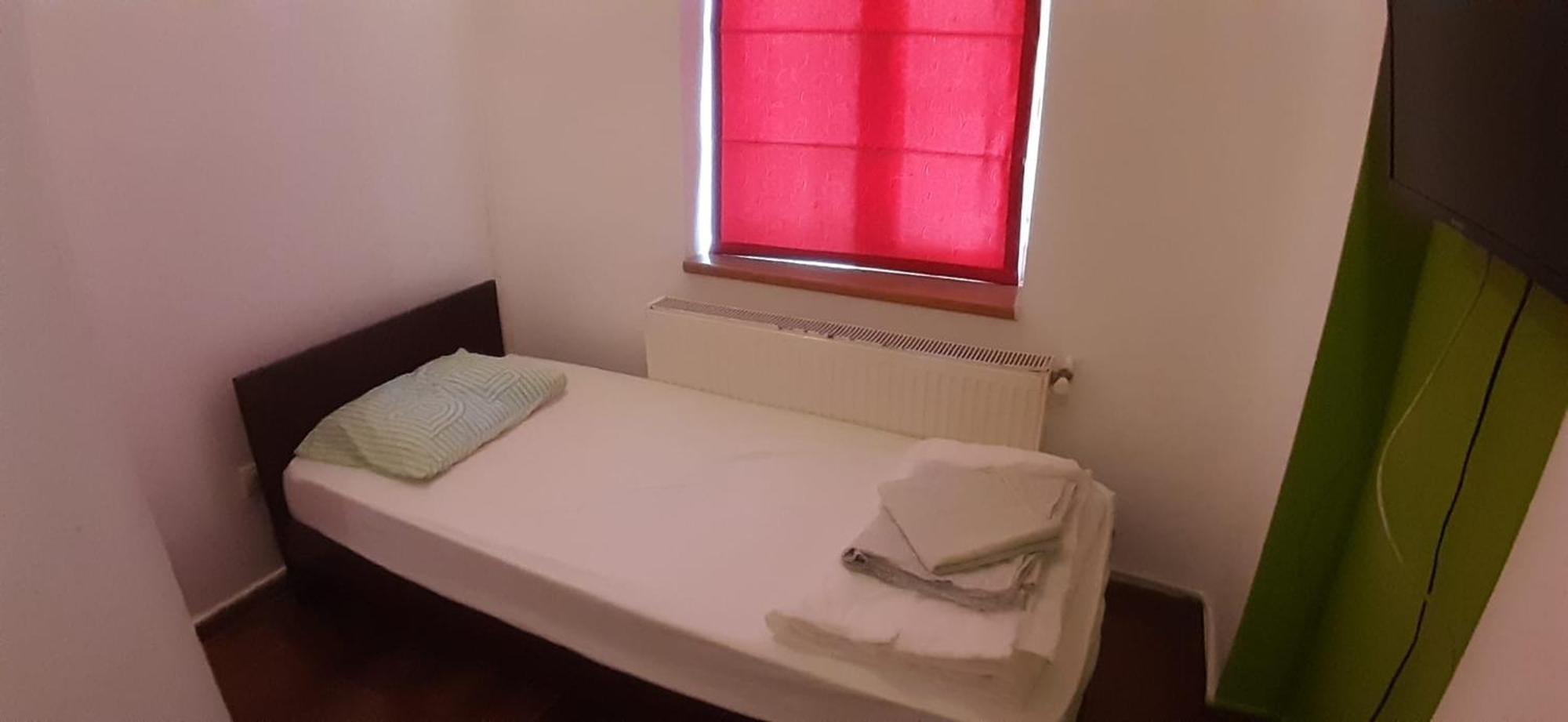 Central Accommodation Budget By Hr Bukarest Kültér fotó