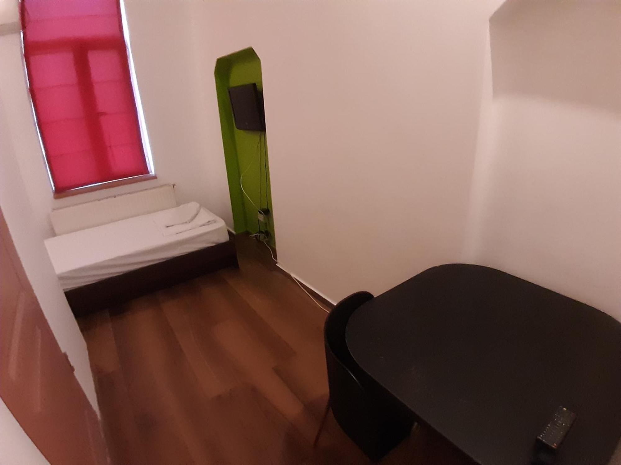 Central Accommodation Budget By Hr Bukarest Kültér fotó